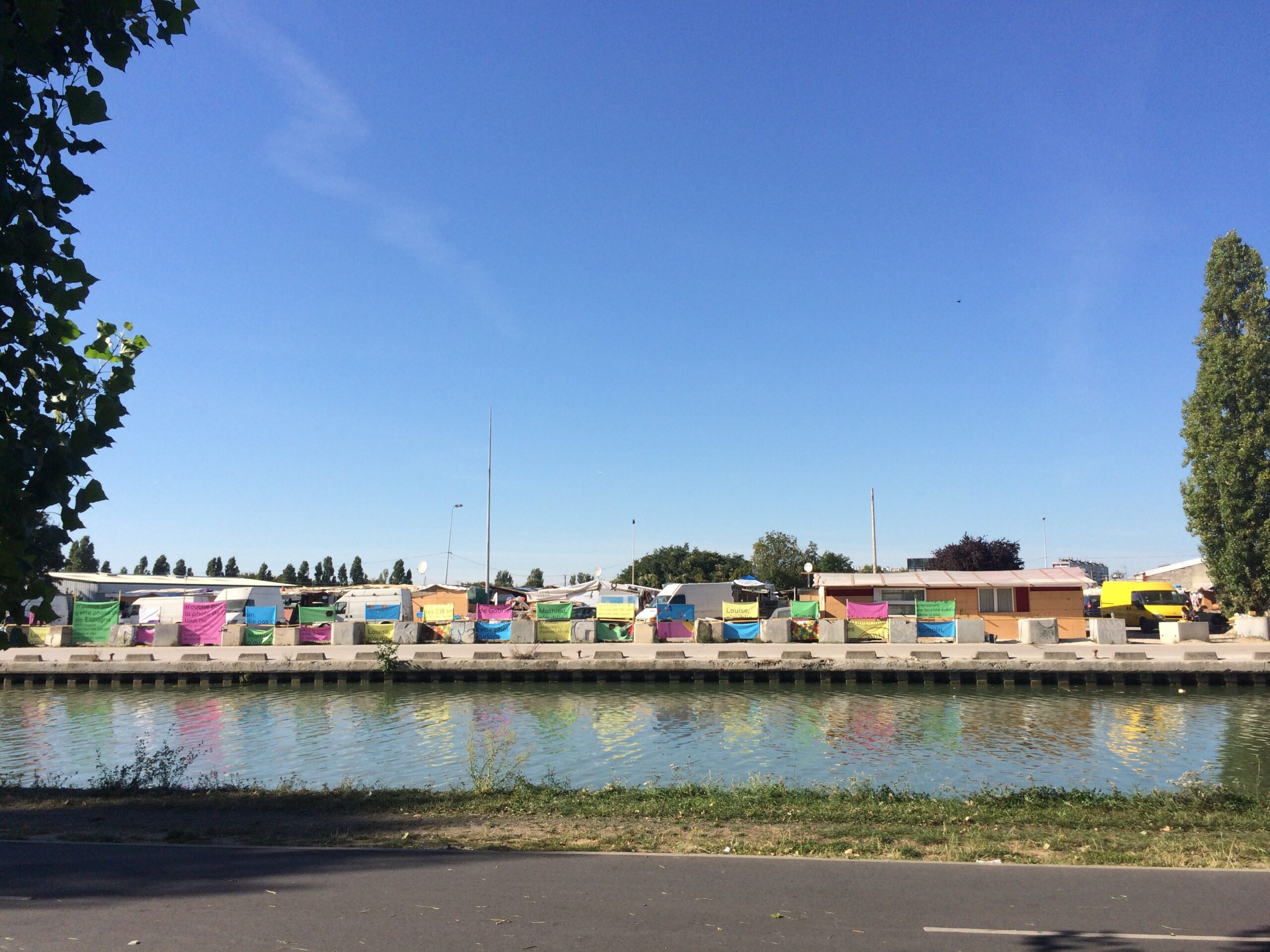 bidonville construction clôture